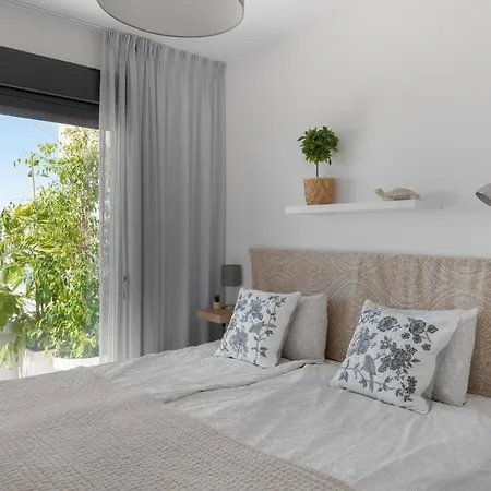 شقة Penthouse With Ocean View إِستيبونا